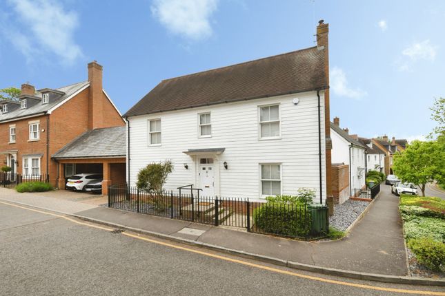 2 bed property, in Sawyers Grove, £650,000