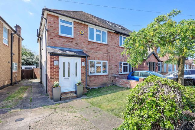 3 bed property, in Daleham Drive, £565,000