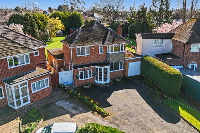 3 bed property, in Ufton Close, £575,000