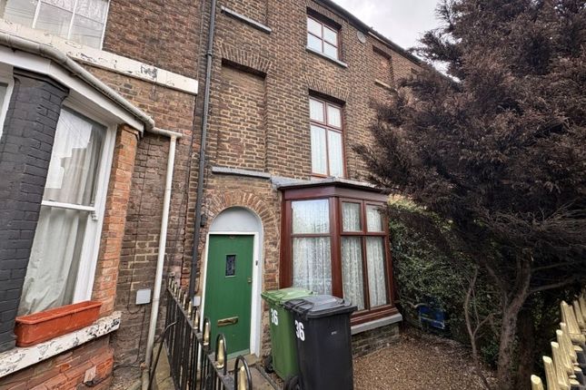 2 bed property, in 36 London Road, £90,000