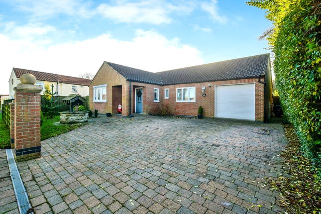 2 bed property, in Coots Lane, £325,000
