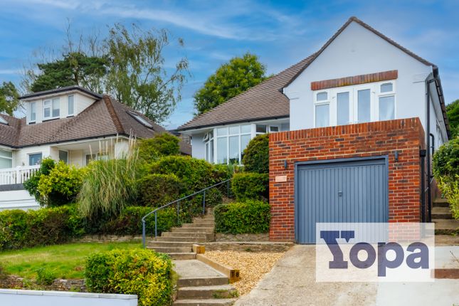2 bed property, in Parkway Drive, £475,000