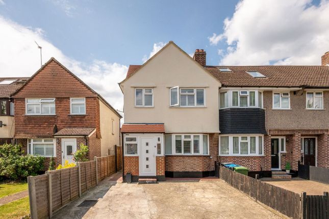 5 bed property, in Kingshill Avenue, £700,000
