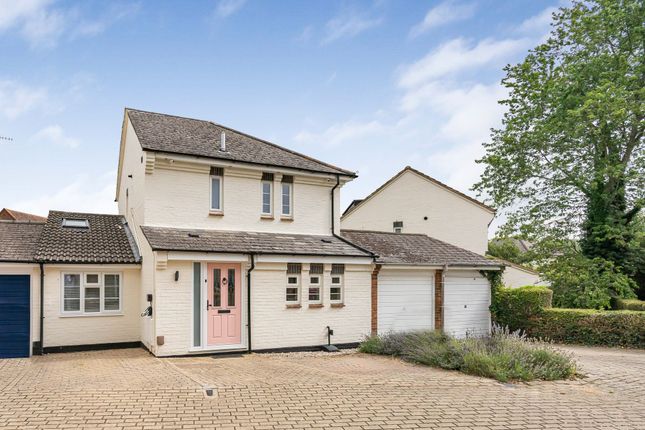 3 bed property, in Cowdray Close, £480,000
