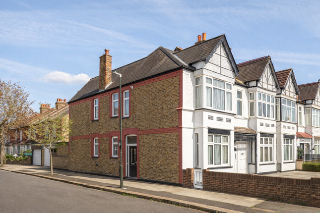 3 bed property, in Graham Avenue, £525,000