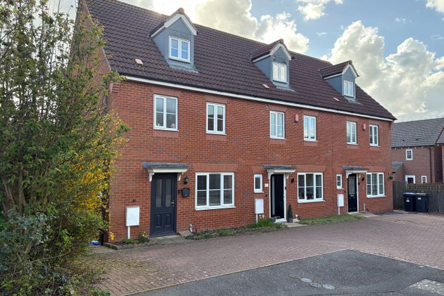 4 bed property, in Fretter Close, £279,950