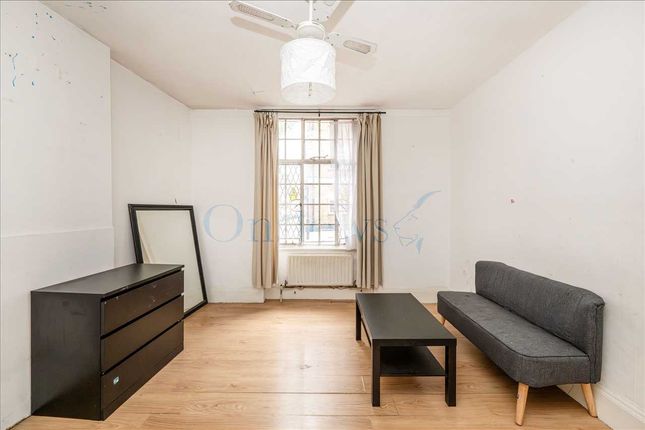Studio, in Meriden Court, £175,000
