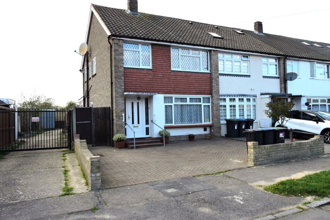 3 bed property, in Hunts Mead, £550,000