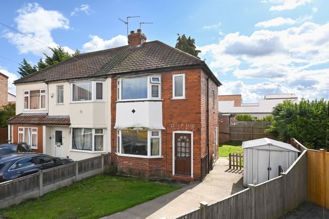 2 bed property, in Burnholme Grove, £200,000