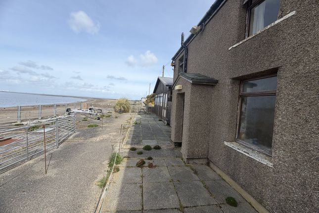 2 bed property, in The Willows, £29,000