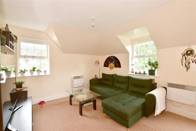 2 bed property, in Worth Park Avenue, £250,000