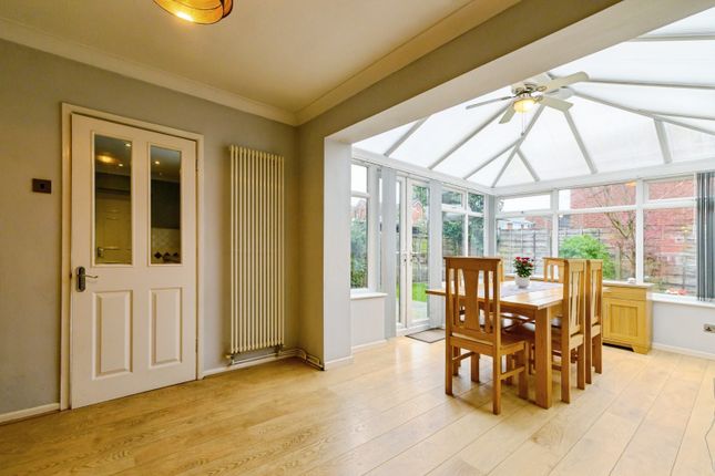 3 bed property, in Lymefield Drive, £370,000
