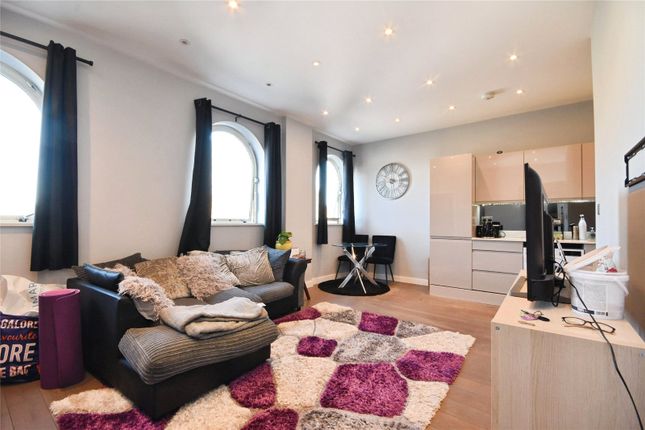 2 bed property, in Rainsford Road, £250,000