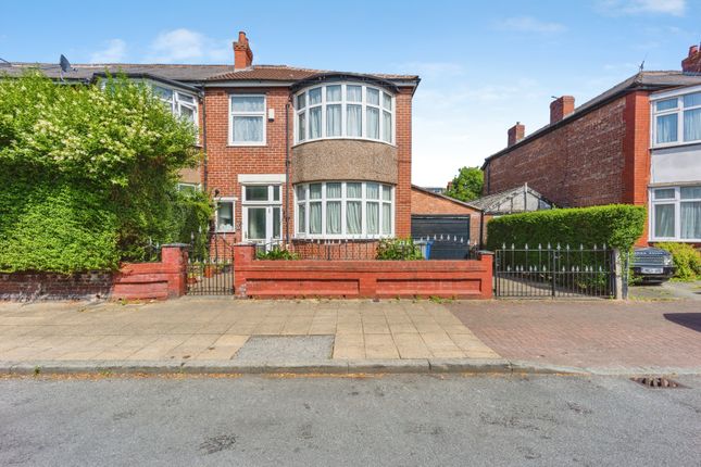 3 bed property, in St. Johns Road, £400,000