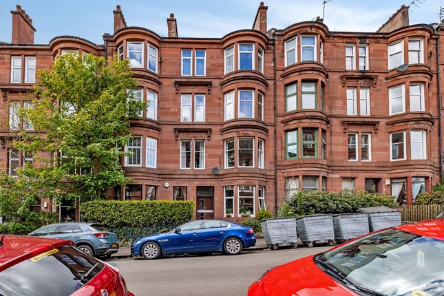 1 bed property, in Lyndhurst Gardens, £175,000