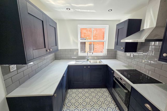 5 bed property, in St. Albans Road, £350,000