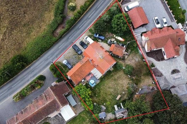 6 bed property, in The Cottage, £450,000