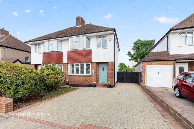 3 bed property, in Ancaster Crescent, £650,000