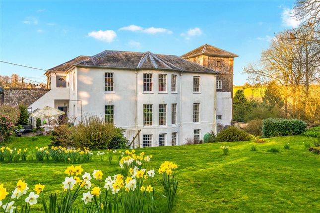2 bed property, in Rectory Court, £170,000