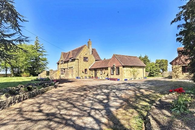 3 bed property, in Knoll Hill, £1,400,000