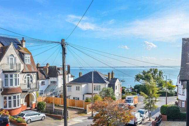 3 bed property, in Grand Drive, £375,000