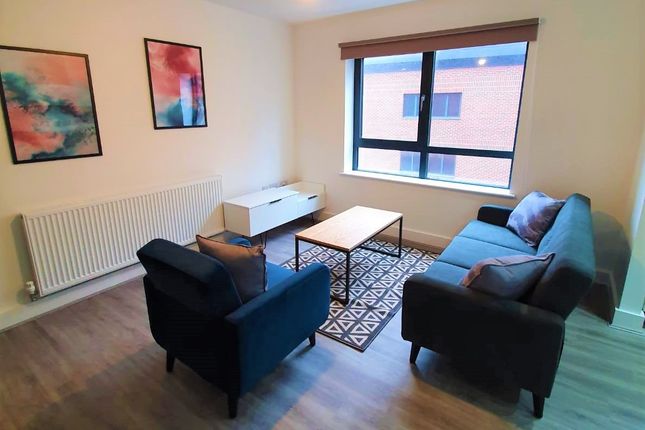 1 bed property, in Hurst Street, £124,000