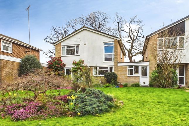 4 bed property, in Stirling Way, £575,000