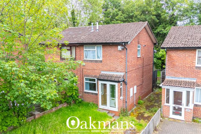 2 bed property, in Victoria Road, £175,000