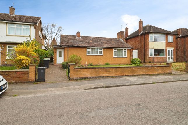 2 bed property, in Balmoral Drive, £230,000