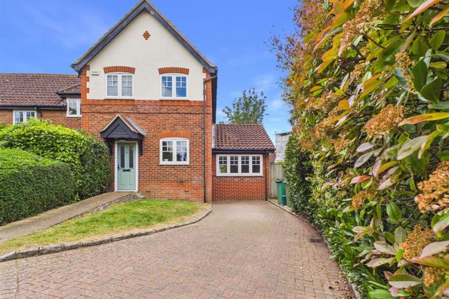 3 bed property, in Sandringham Gardens, £695,000