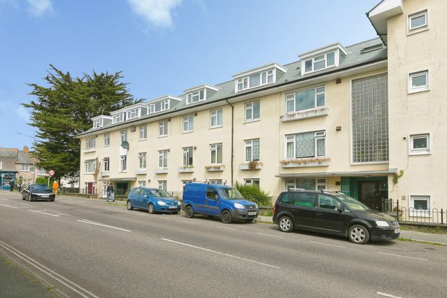 2 bed property, in St. Clare Street, £130,000