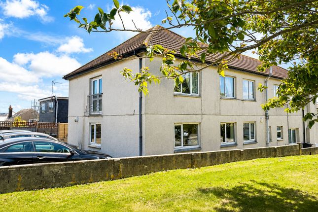 2 bed property, in Henver Court, £190,000