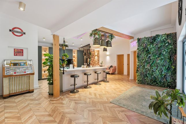 4 bed property, in Ivy Lane, £950,000