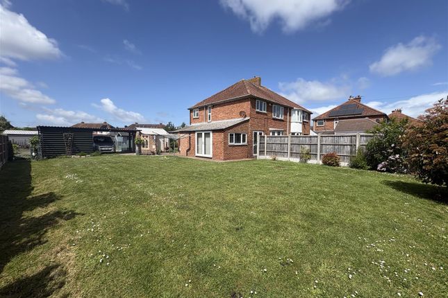 4 bed property, in Linden Close, £395,000