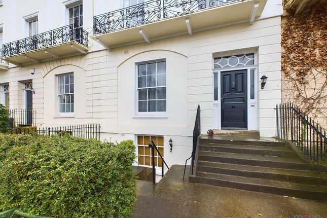 1 bed property, in Clarence Square, £150,000