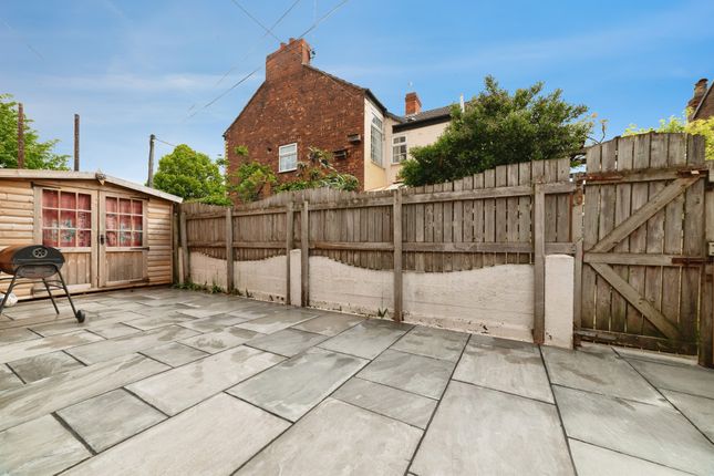 3 bed property, in Spring Bank West, £120,000