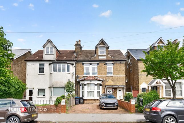 2 bed property, in Bensham Manor Road, £325,000