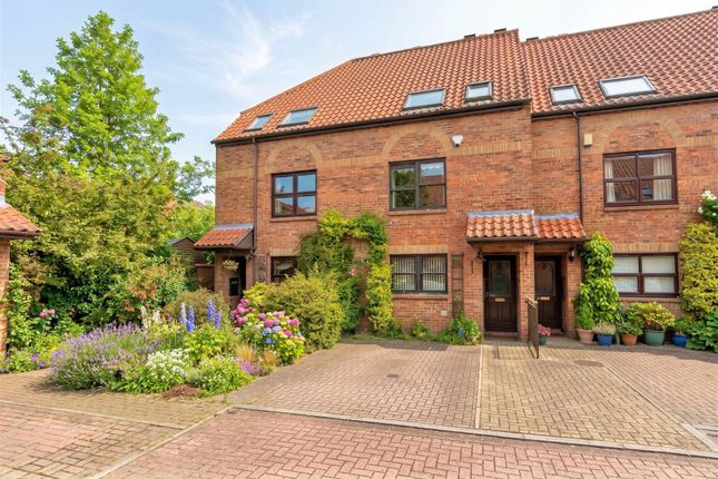 3 bed property, in Wainwell Mews, £250,000