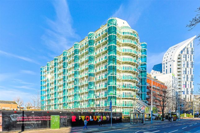2 bed property, in Uxbridge Road, £500,000