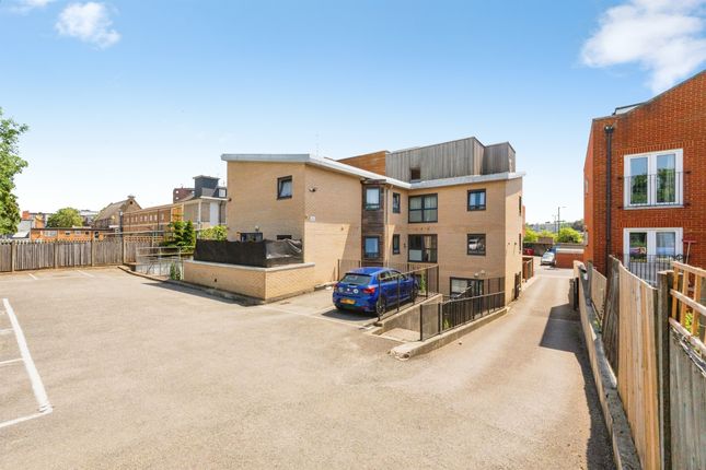 1 bed property, in Headstone Drive, £190,000