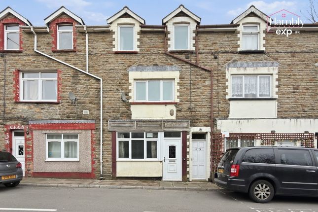 3 bed property, in High Street, £80,000