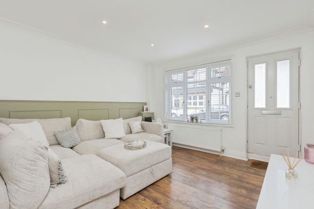 2 bed property, in London Road, £415,000