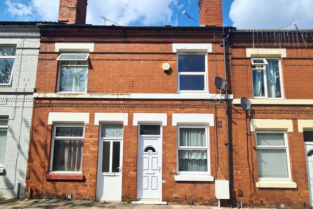2 bed property, in Colchester Street, £155,000