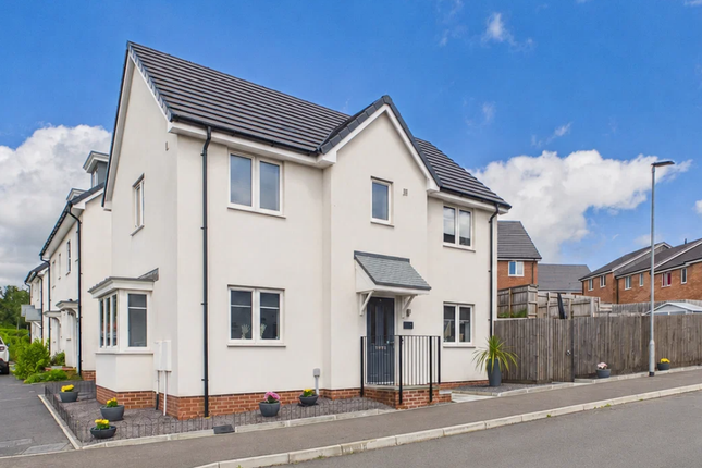 3 bed property, in Saffron Rise, £315,000