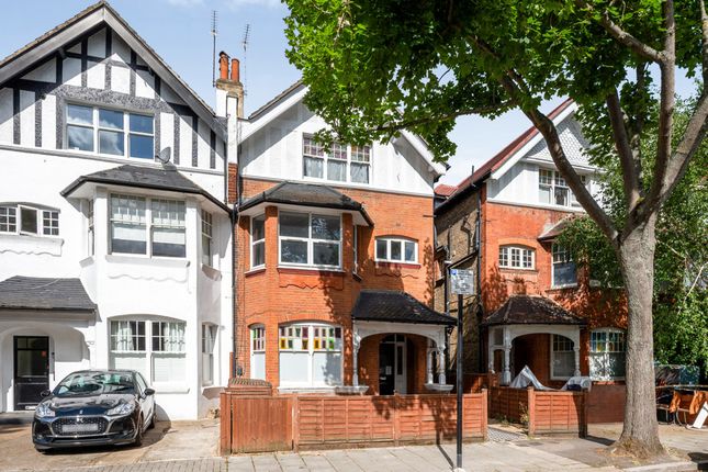 1 bed property, in 42 (Flat 2) Riggindale Road, £370,000