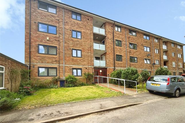 1 bed property, in Dwyer Road, £150,000