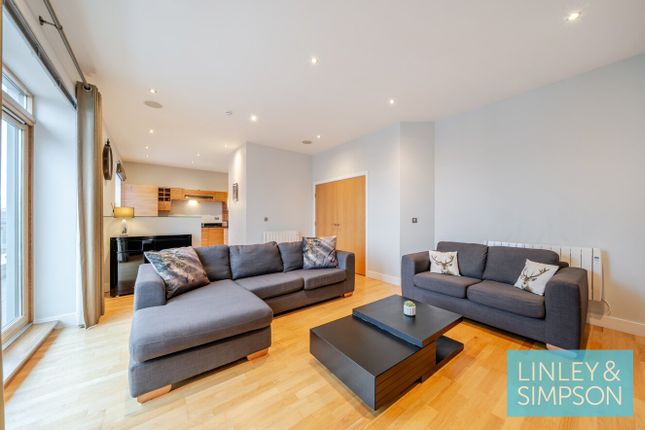 2 bed property, in Mackenzie House, £395,000