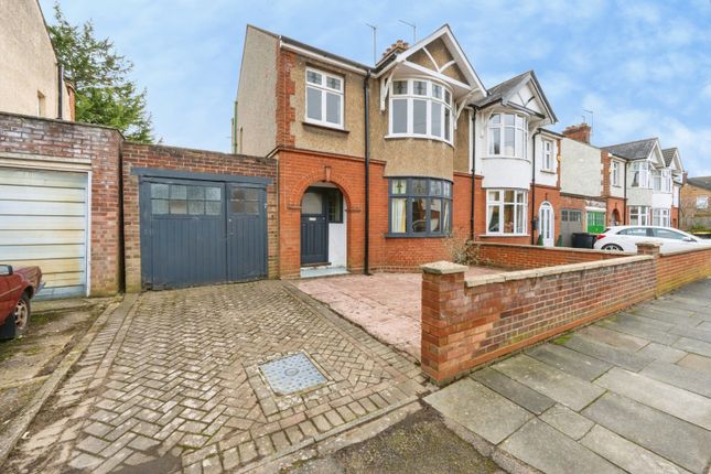 3 bed property, in Irwin Road, £385,000