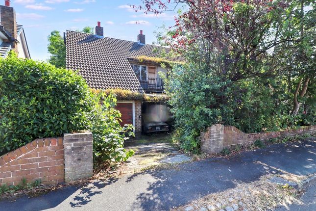 3 bed property, in 8 Far View Crescent, £110,000
