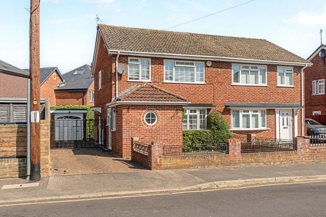 3 bed property, in Farncombe, £547,000